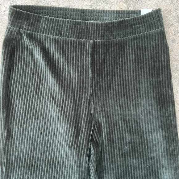 Aerie Ribbed Hi-Rise Flare Leg Olive Green Velour Pant Womens Size M Reg NWT - Picture 3 of 9